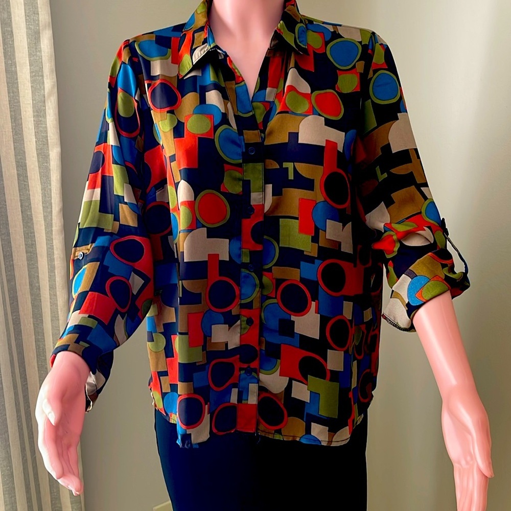 Trendy blouse by Sunny Leigh in size large
